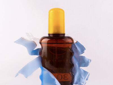 Packaging with thermoresistant label