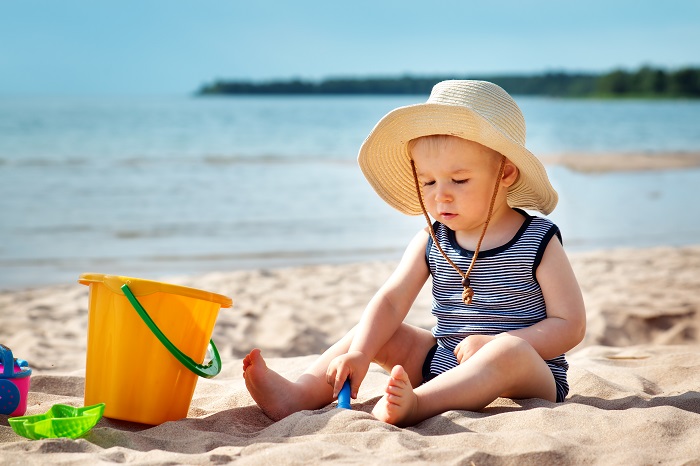 Детям в возрасте до 3 лет не рекомендуется находиться под прямыми солнечными лучами