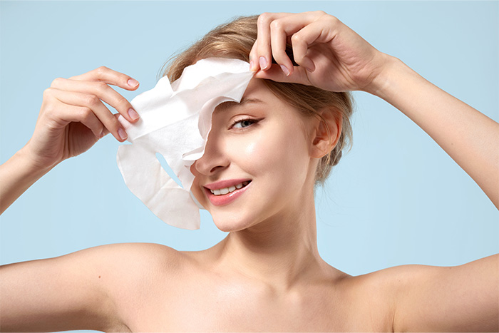 Тканевая маска: смывать или не нужно &mdash; что полезнее для кожи